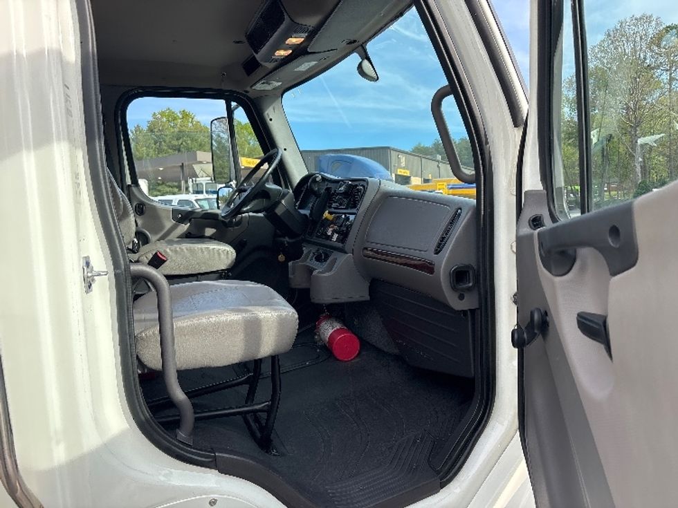 Medium Duty Box Truck-Light and Medium Duty Trucks-Freightliner-2022-M2-Concord-NC-95,637\n\t\tmiles-$ 78,000 - Image 20