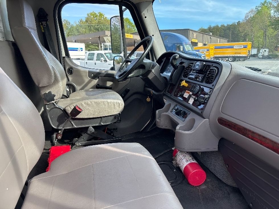 Medium Duty Box Truck-Light and Medium Duty Trucks-Freightliner-2022-M2-Concord-NC-95,637\n\t\tmiles-$ 78,000 - Image 22