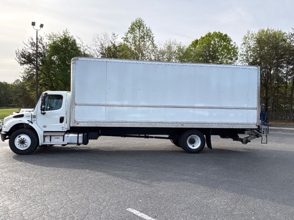 Medium Duty Box Truck-Light and Medium Duty Trucks-Freightliner-2022-M2-Concord-NC-95,637\n\t\tmiles-$ 78,000 - Image 4