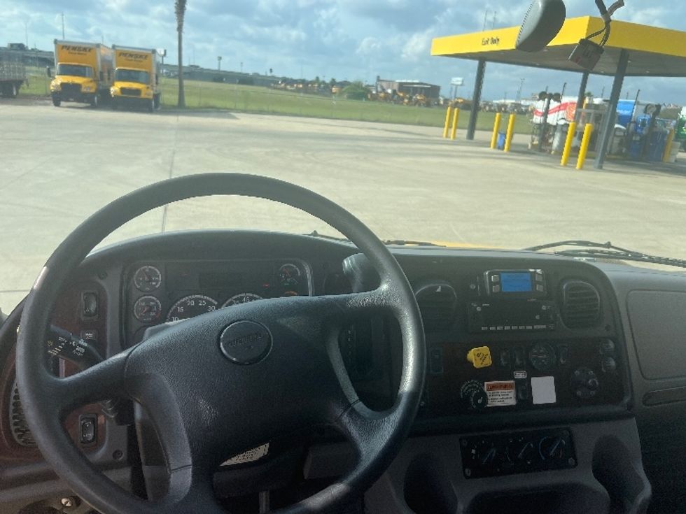 Medium Duty Box Truck-Light and Medium Duty Trucks-Freightliner-2022-M2-Corpus Christi-TX-117,641\n\t\tmiles-$ 74,000 - Image 18