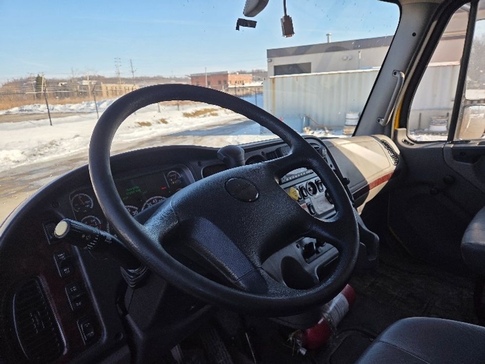 Medium Duty Box Truck-Light and Medium Duty Trucks-Freightliner-2022-M2-Cross Lanes-WV-231,101\n\t\tmiles-$ 47,000 - Image 17