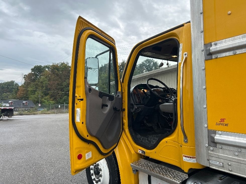 Medium Duty Box Truck-Light and Medium Duty Trucks-Freightliner-2022-M2-Cross Lanes-WV-251,164\n\t\tmiles-$ 47,750 - Image 16
