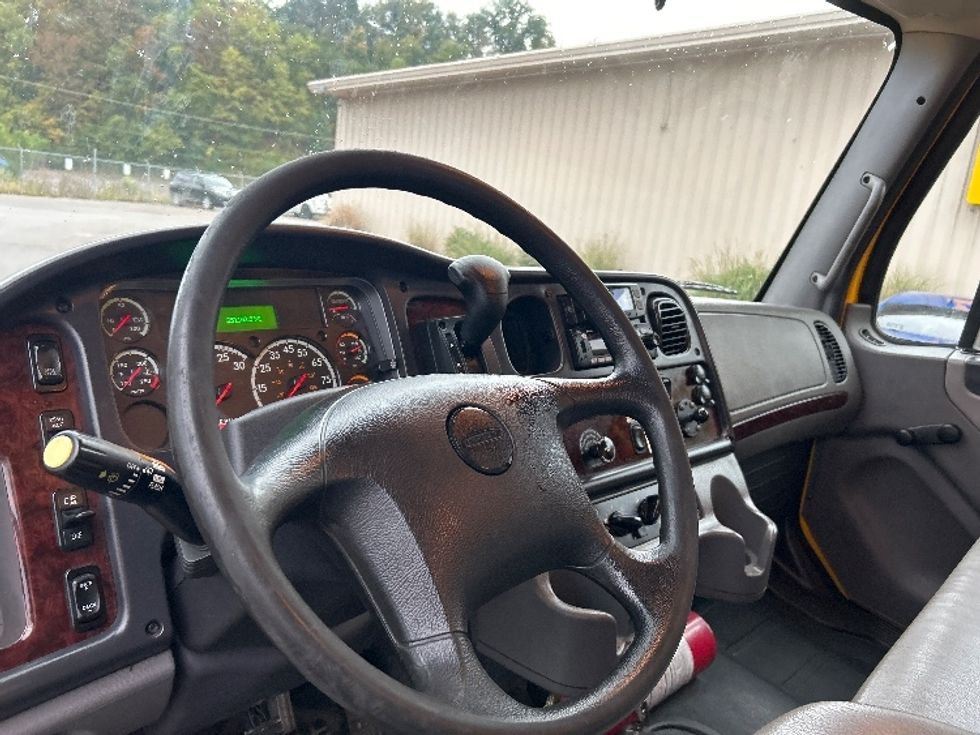 Medium Duty Box Truck-Light and Medium Duty Trucks-Freightliner-2022-M2-Cross Lanes-WV-251,164\n\t\tmiles-$ 47,750 - Image 17