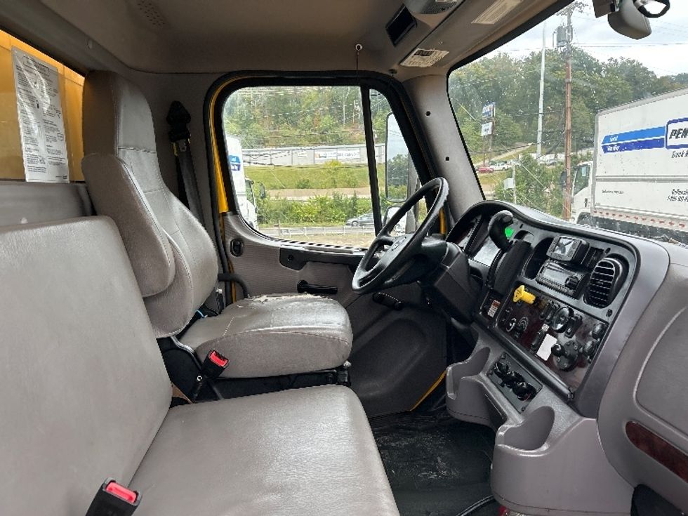 Medium Duty Box Truck-Light and Medium Duty Trucks-Freightliner-2022-M2-Cross Lanes-WV-251,164\n\t\tmiles-$ 47,750 - Image 22