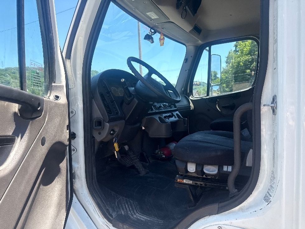 Medium Duty Box Truck-Light and Medium Duty Trucks-Freightliner-2022-M2-Cross Lanes-WV-444,149\n\t\tmiles-$ 26,250 - Image 15