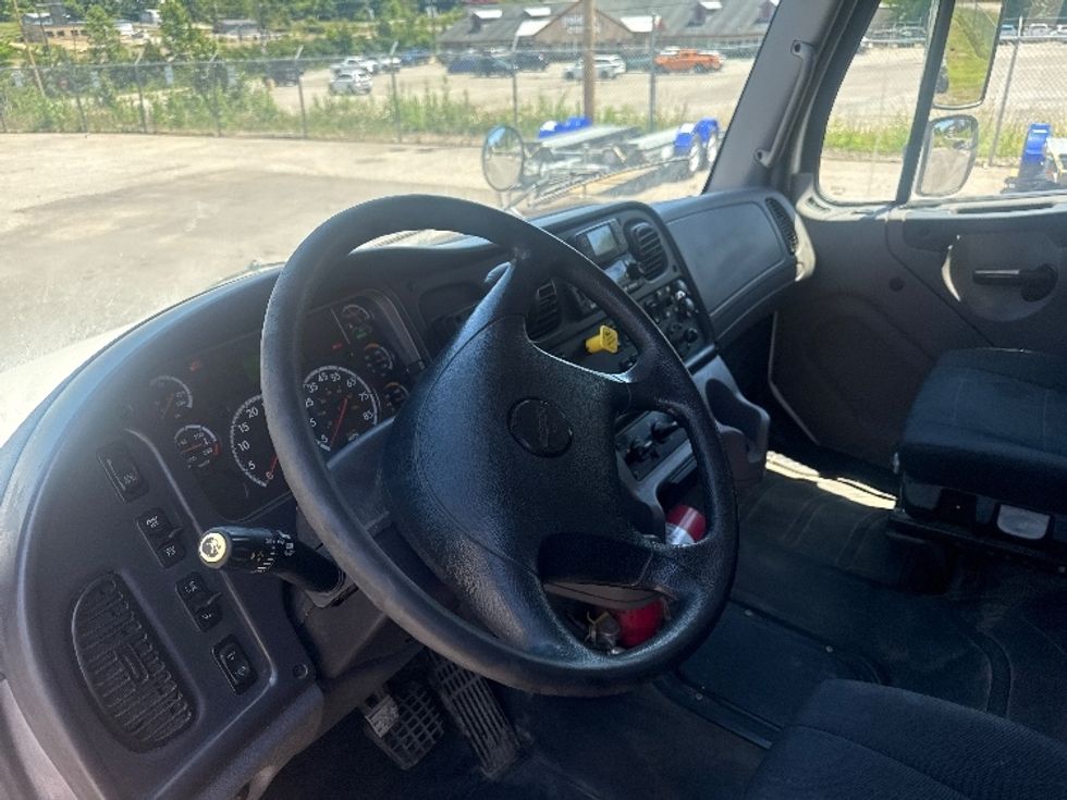 Medium Duty Box Truck-Light and Medium Duty Trucks-Freightliner-2022-M2-Cross Lanes-WV-444,149\n\t\tmiles-$ 26,250 - Image 16