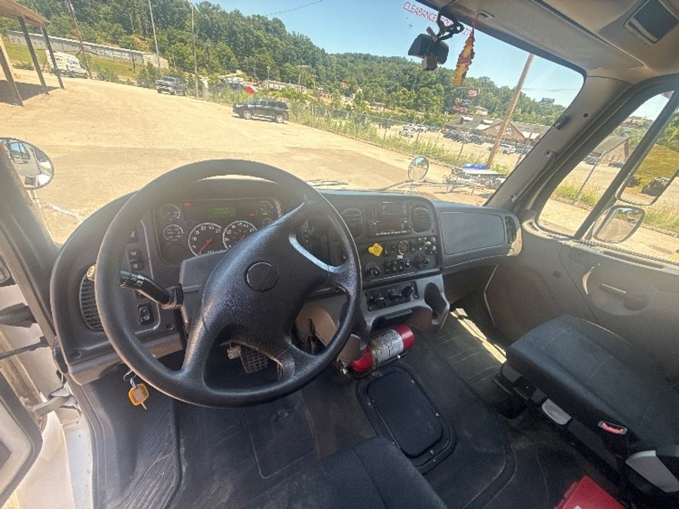 Medium Duty Box Truck-Light and Medium Duty Trucks-Freightliner-2022-M2-Cross Lanes-WV-444,149\n\t\tmiles-$ 26,250 - Image 17