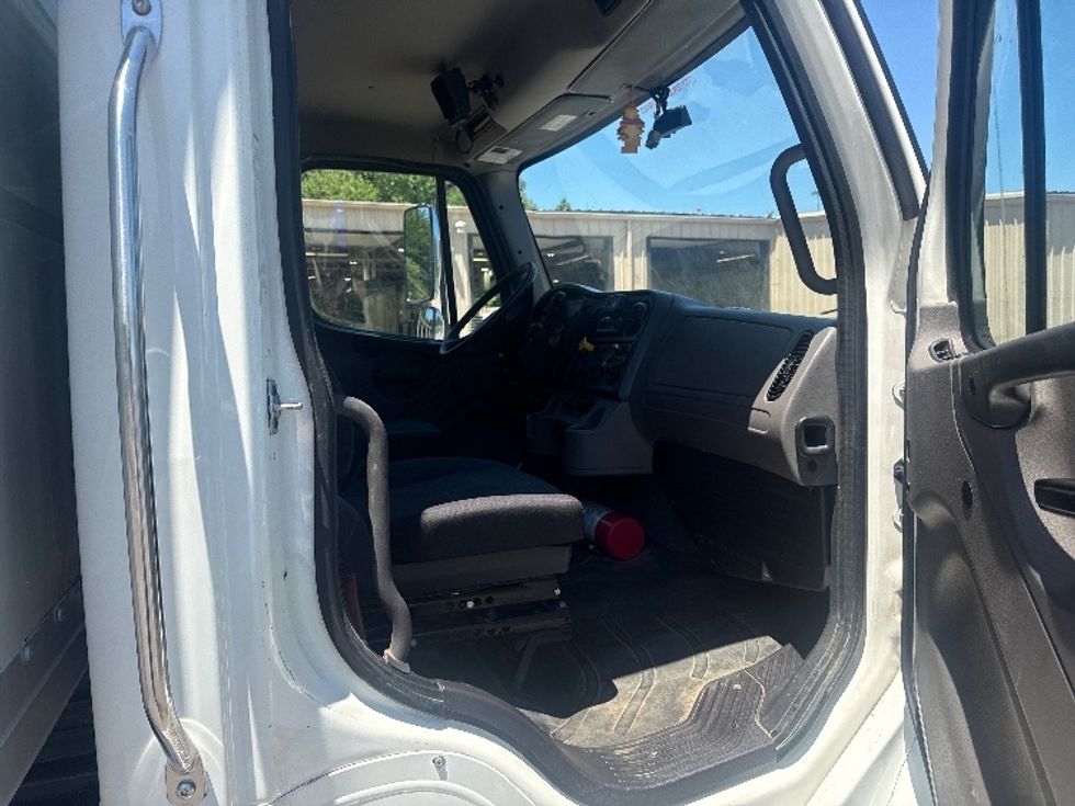 Medium Duty Box Truck-Light and Medium Duty Trucks-Freightliner-2022-M2-Cross Lanes-WV-444,149\n\t\tmiles-$ 26,250 - Image 19