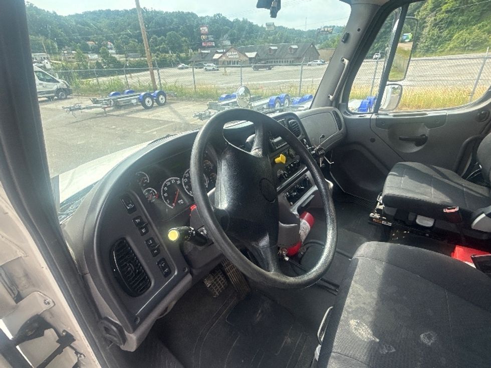 Medium Duty Box Truck-Light and Medium Duty Trucks-Freightliner-2022-M2-Cross Lanes-WV-447,582\n\t\tmiles-$ 27,250 - Image 17