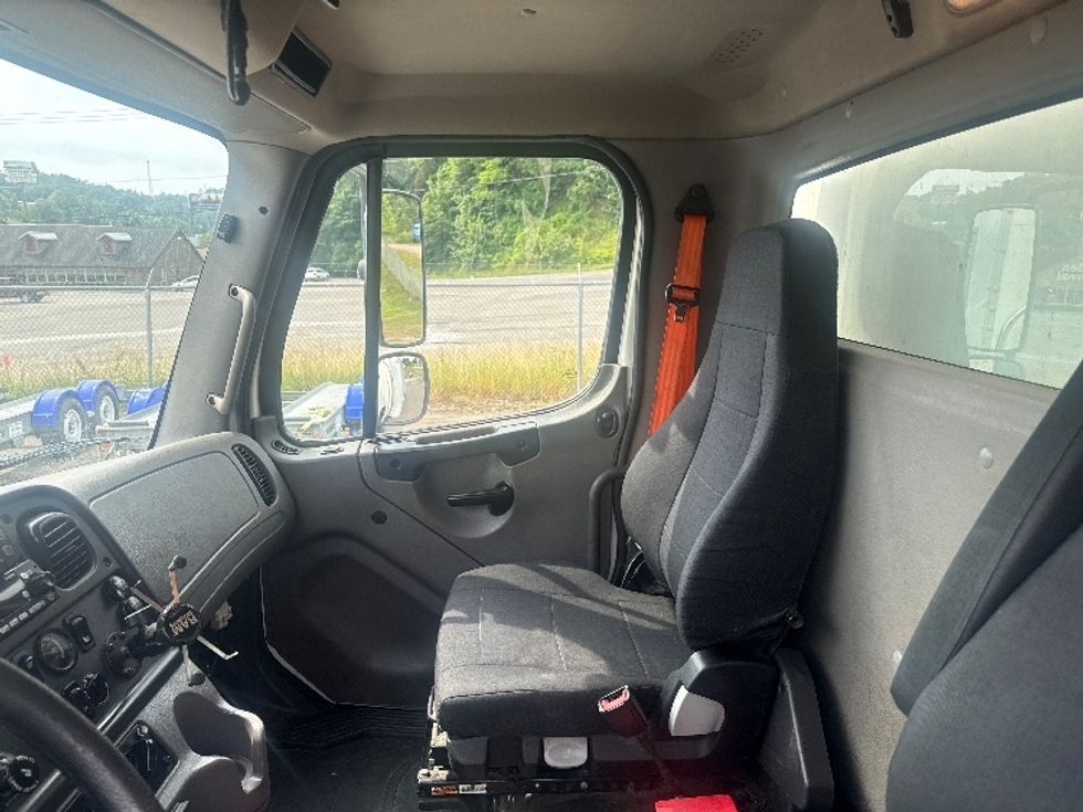 Medium Duty Box Truck-Light and Medium Duty Trucks-Freightliner-2022-M2-Cross Lanes-WV-447,582\n\t\tmiles-$ 27,250 - Image 19