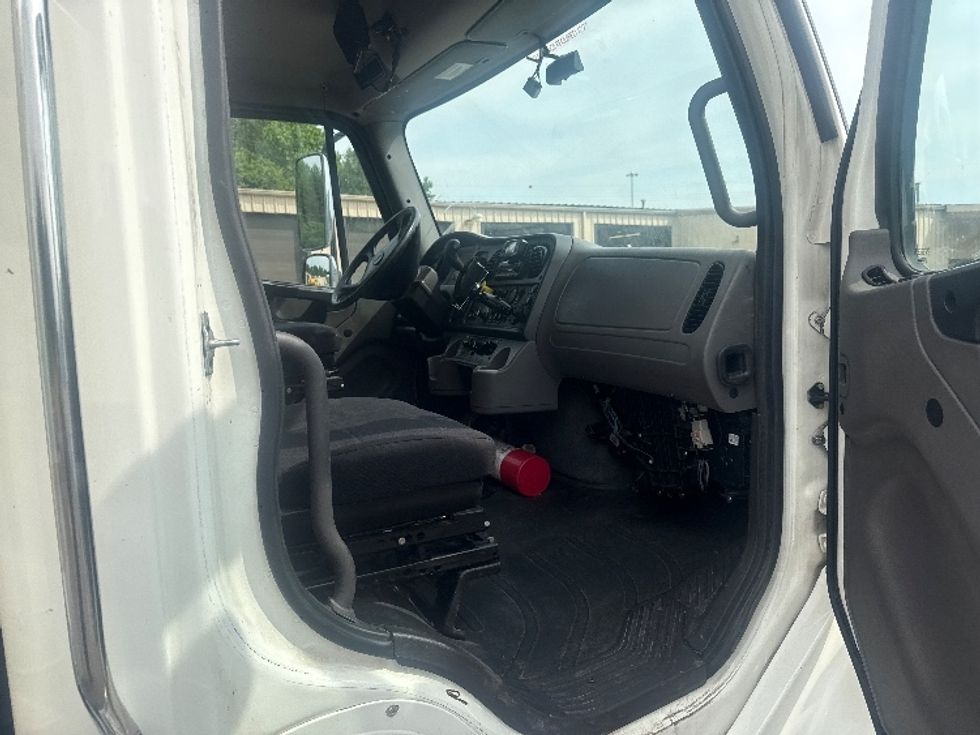 Medium Duty Box Truck-Light and Medium Duty Trucks-Freightliner-2022-M2-Cross Lanes-WV-447,582\n\t\tmiles-$ 27,250 - Image 20