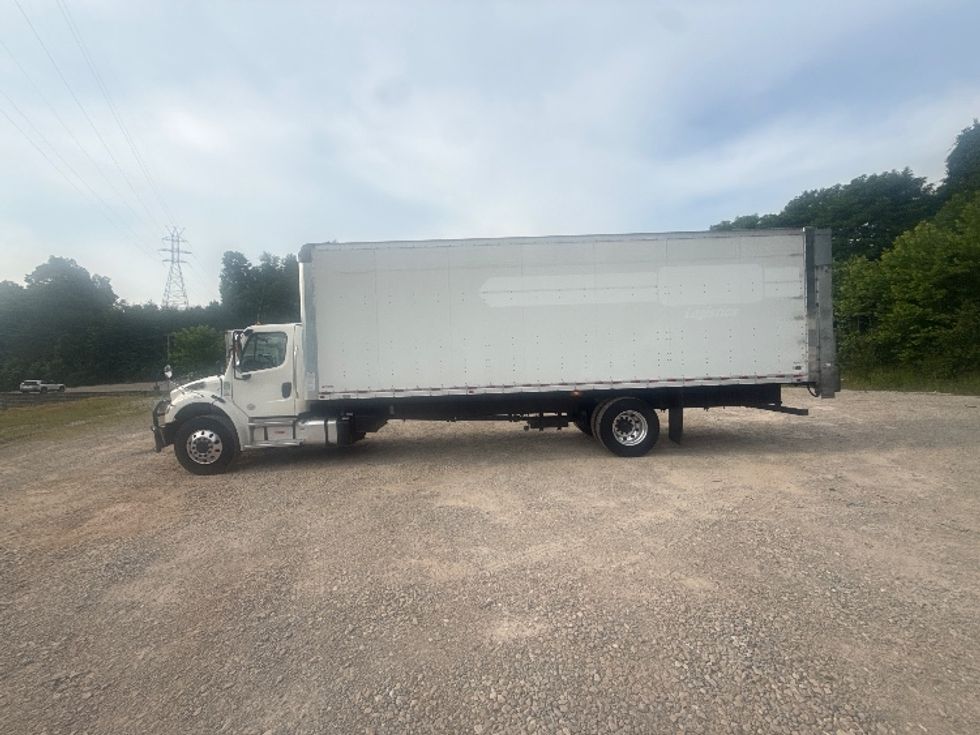 Medium Duty Box Truck-Light and Medium Duty Trucks-Freightliner-2022-M2-Cross Lanes-WV-447,582\n\t\tmiles-$ 27,250 - Image 4