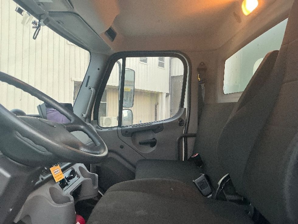 Medium Duty Box Truck-Light and Medium Duty Trucks-Freightliner-2022-M2-Dallas-TX-102,622\n\t\tmiles-$ 77,750 - Image 19