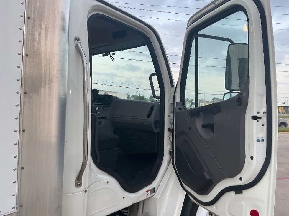 Medium Duty Box Truck-Light and Medium Duty Trucks-Freightliner-2022-M2-Dallas-TX-102,622\n\t\tmiles-$ 77,750 - Image 20