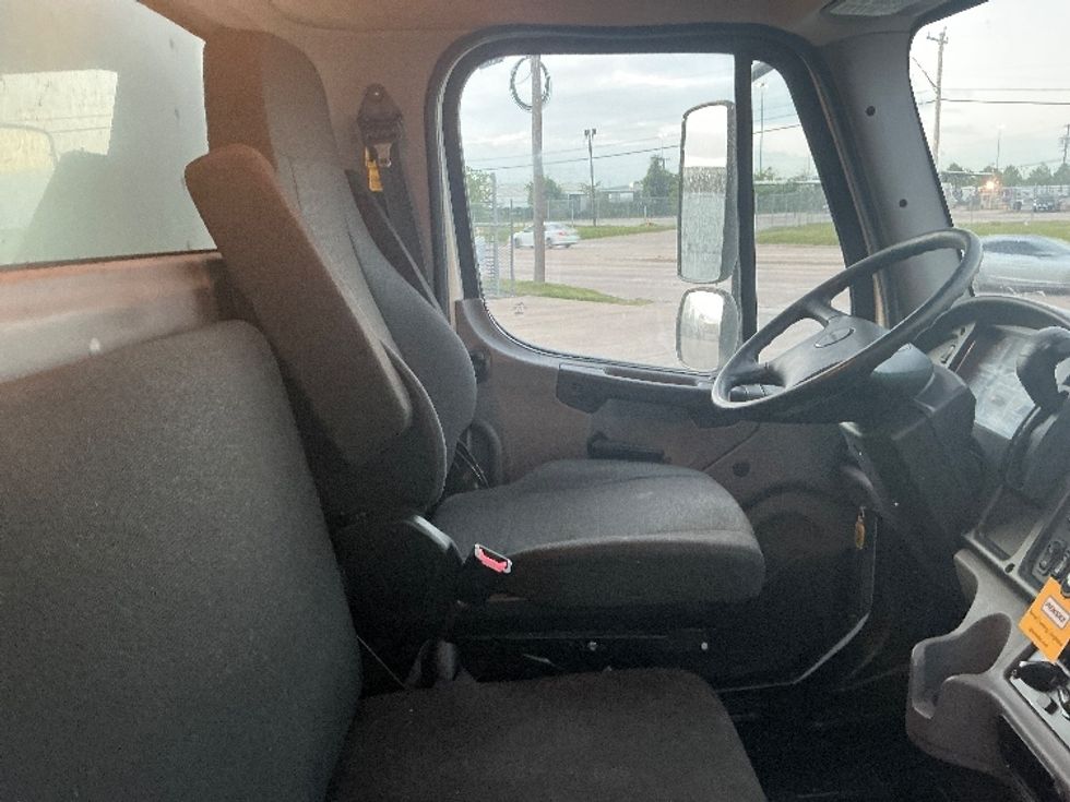 Medium Duty Box Truck-Light and Medium Duty Trucks-Freightliner-2022-M2-Dallas-TX-102,622\n\t\tmiles-$ 77,750 - Image 22
