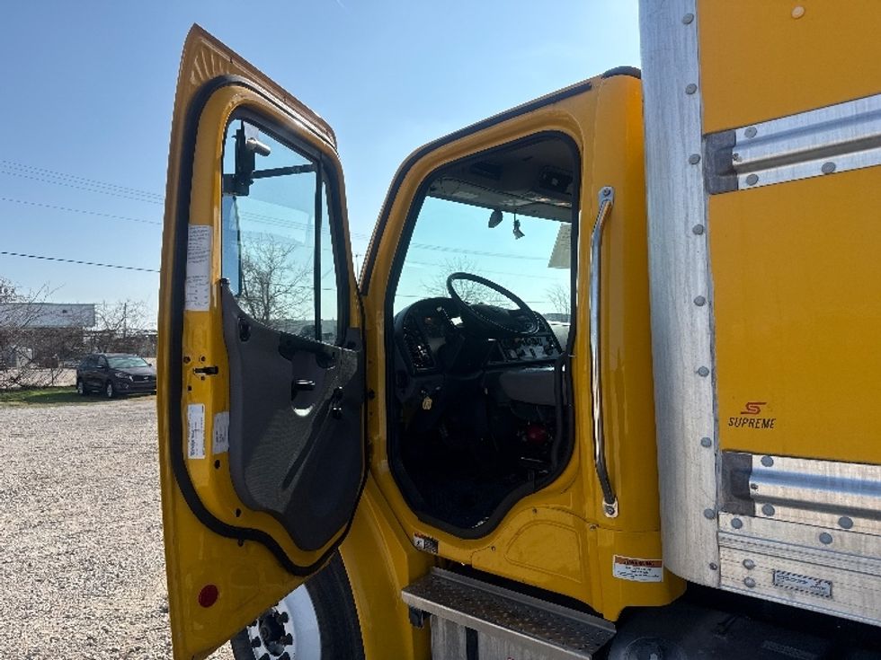 Medium Duty Box Truck-Light and Medium Duty Trucks-Freightliner-2022-M2-Dallas-TX-106,635\n\t\tmiles-$ 76,000 - Image 16