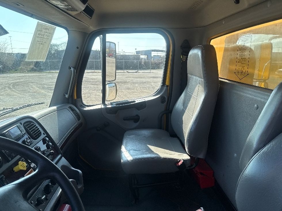 Medium Duty Box Truck-Light and Medium Duty Trucks-Freightliner-2022-M2-Dallas-TX-106,635\n\t\tmiles-$ 76,000 - Image 19