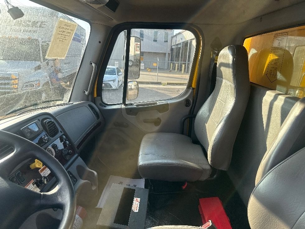 Medium Duty Box Truck-Light and Medium Duty Trucks-Freightliner-2022-M2-Dallas-TX-118,235\n\t\tmiles-$ 74,000 - Image 19