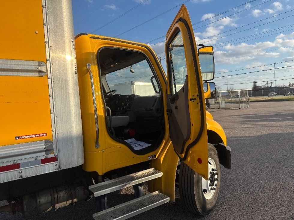 Medium Duty Box Truck-Light and Medium Duty Trucks-Freightliner-2022-M2-Dallas-TX-118,235\n\t\tmiles-$ 74,000 - Image 20