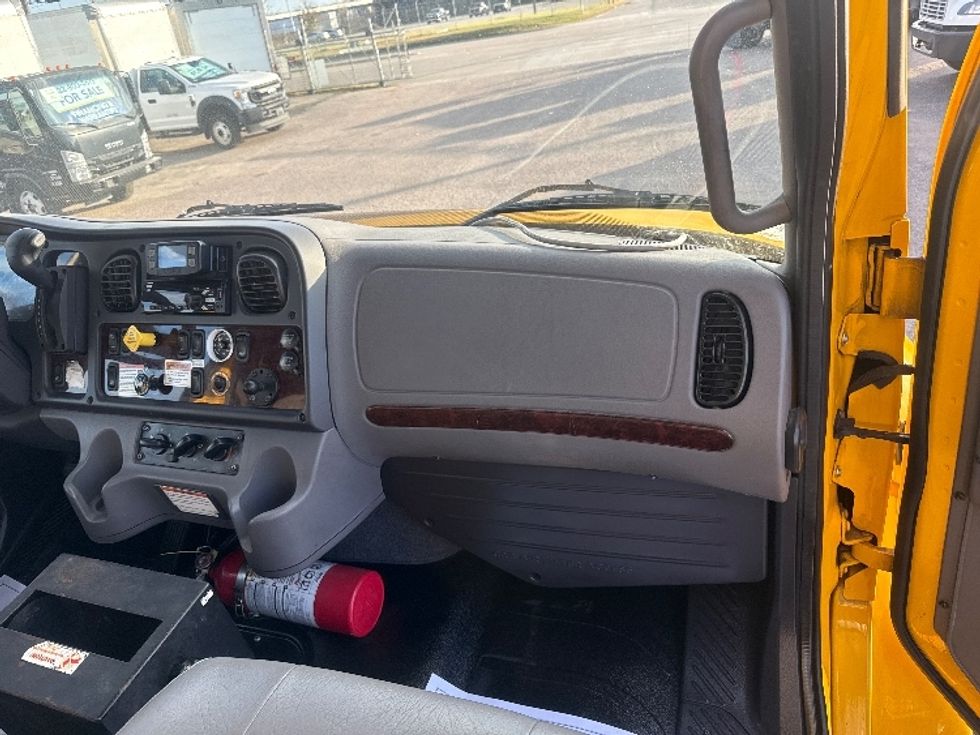 Medium Duty Box Truck-Light and Medium Duty Trucks-Freightliner-2022-M2-Dallas-TX-118,235\n\t\tmiles-$ 74,000 - Image 21