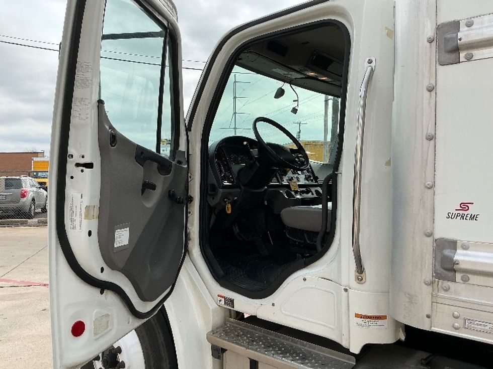 Medium Duty Box Truck-Light and Medium Duty Trucks-Freightliner-2022-M2-Dallas-TX-127,921\n\t\tmiles-$ 71,750 - Image 16
