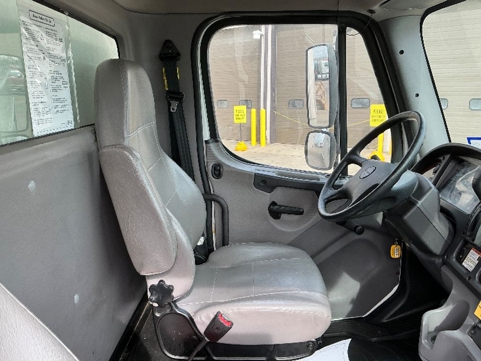 Medium Duty Box Truck-Light and Medium Duty Trucks-Freightliner-2022-M2-Dallas-TX-127,921\n\t\tmiles-$ 71,750 - Image 22