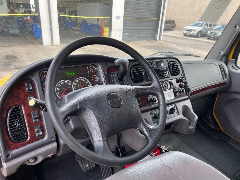 Medium Duty Box Truck-Light and Medium Duty Trucks-Freightliner-2022-M2-Dallas-TX-128,380\n\t\tmiles-$ 72,250 - Image 17