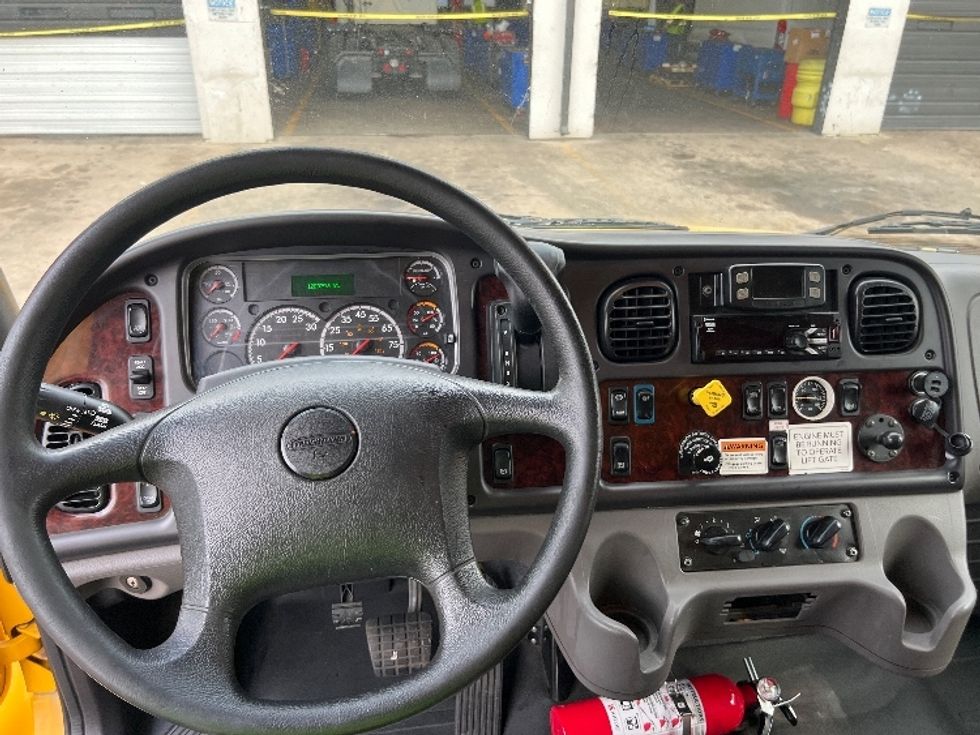 Medium Duty Box Truck-Light and Medium Duty Trucks-Freightliner-2022-M2-Dallas-TX-128,380\n\t\tmiles-$ 72,250 - Image 18