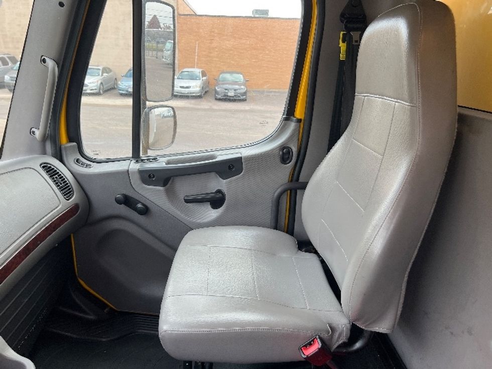 Medium Duty Box Truck-Light and Medium Duty Trucks-Freightliner-2022-M2-Dallas-TX-128,380\n\t\tmiles-$ 72,250 - Image 19