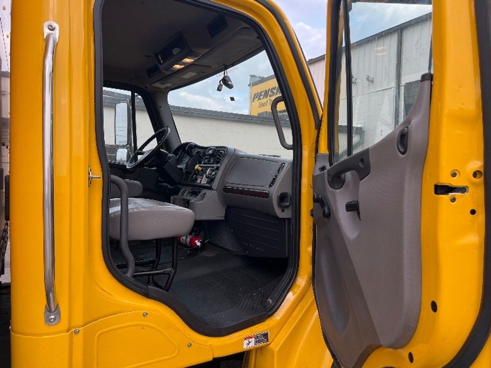 Medium Duty Box Truck-Light and Medium Duty Trucks-Freightliner-2022-M2-Dallas-TX-128,380\n\t\tmiles-$ 72,250 - Image 20