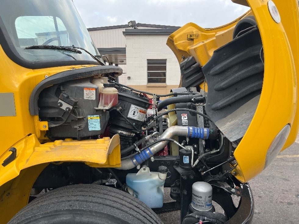 Medium Duty Box Truck-Light and Medium Duty Trucks-Freightliner-2022-M2-Dallas-TX-128,380\n\t\tmiles-$ 72,250 - Image 23