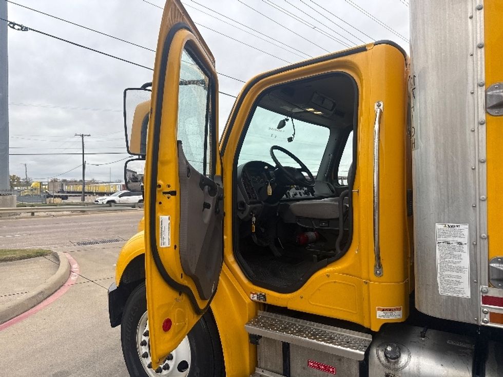 Medium Duty Box Truck-Light and Medium Duty Trucks-Freightliner-2022-M2-Dallas-TX-129,156\n\t\tmiles-$ 71,750 - Image 16