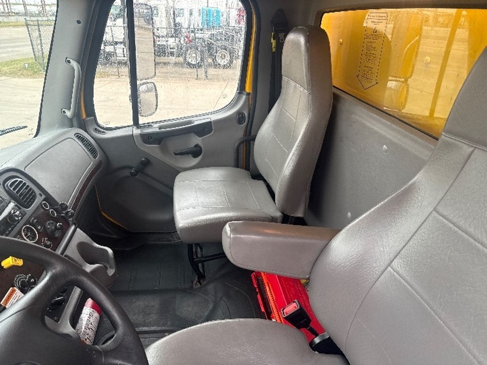 Medium Duty Box Truck-Light and Medium Duty Trucks-Freightliner-2022-M2-Dallas-TX-129,156\n\t\tmiles-$ 71,750 - Image 19