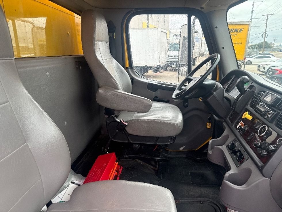 Medium Duty Box Truck-Light and Medium Duty Trucks-Freightliner-2022-M2-Dallas-TX-129,156\n\t\tmiles-$ 71,750 - Image 22