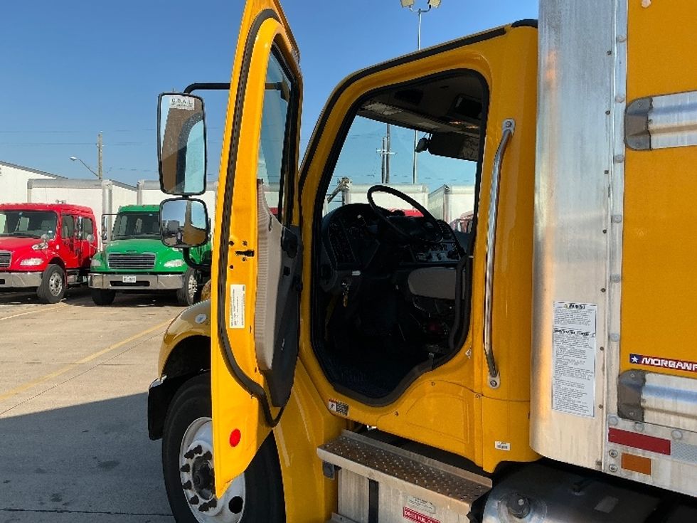 Medium Duty Box Truck-Light and Medium Duty Trucks-Freightliner-2022-M2-Dallas-TX-207,249\n\t\tmiles-$ 56,000 - Image 16