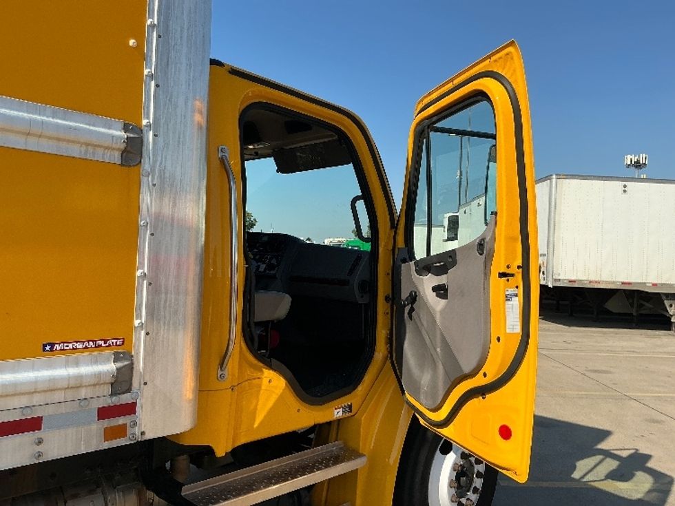 Medium Duty Box Truck-Light and Medium Duty Trucks-Freightliner-2022-M2-Dallas-TX-207,249\n\t\tmiles-$ 56,000 - Image 20
