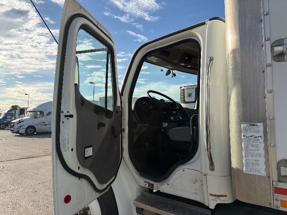 Medium Duty Box Truck-Light and Medium Duty Trucks-Freightliner-2022-M2-Dallas-TX-209,989\n\t\tmiles-$ 55,750 - Image 16