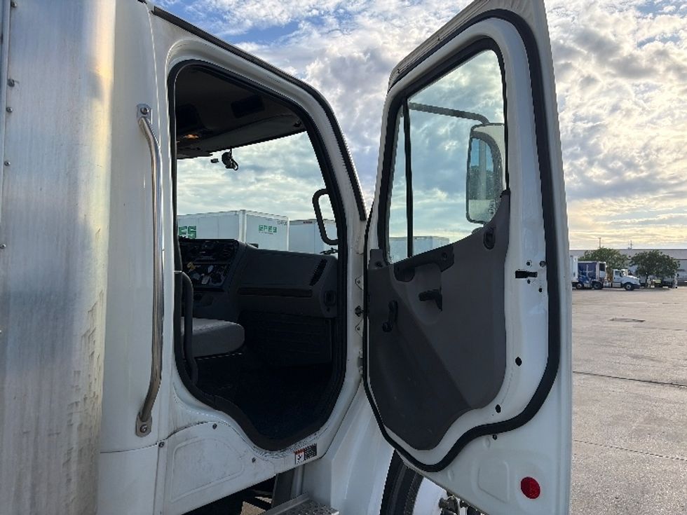 Medium Duty Box Truck-Light and Medium Duty Trucks-Freightliner-2022-M2-Dallas-TX-209,989\n\t\tmiles-$ 55,750 - Image 20