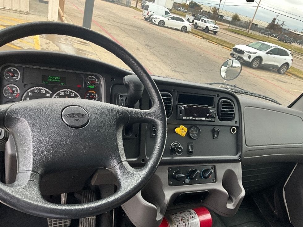 Medium Duty Box Truck-Light and Medium Duty Trucks-Freightliner-2022-M2-Dallas-TX-98,727\n\t\tmiles-$ 77,750 - Image 18