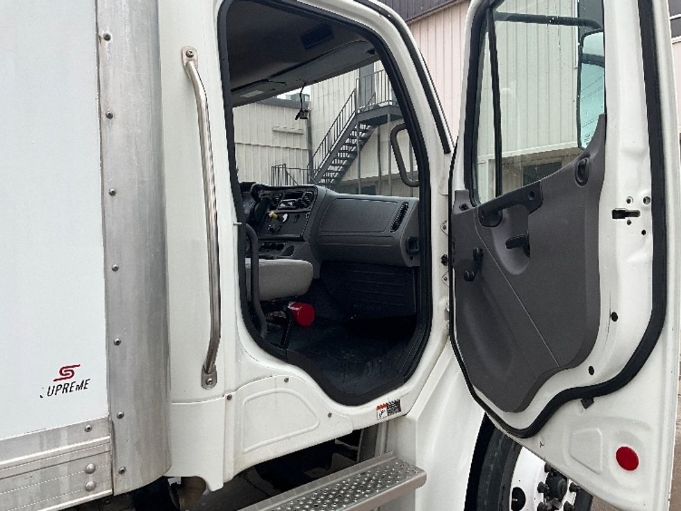 Medium Duty Box Truck-Light and Medium Duty Trucks-Freightliner-2022-M2-Dallas-TX-98,727\n\t\tmiles-$ 77,750 - Image 20