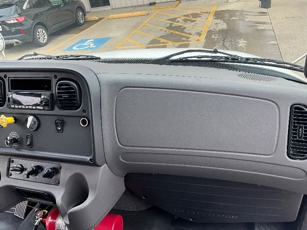Medium Duty Box Truck-Light and Medium Duty Trucks-Freightliner-2022-M2-Dallas-TX-98,727\n\t\tmiles-$ 77,750 - Image 21