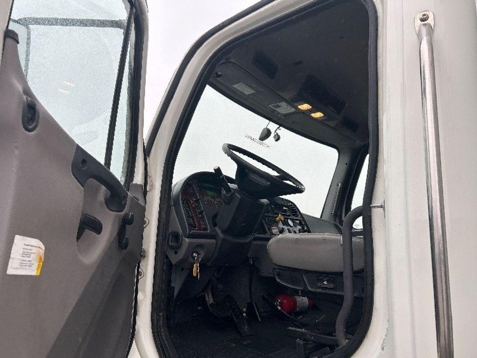 Medium Duty Box Truck-Light and Medium Duty Trucks-Freightliner-2022-M2-Davenport-IA-92,067\n\t\tmiles-$ 77,500 - Image 16
