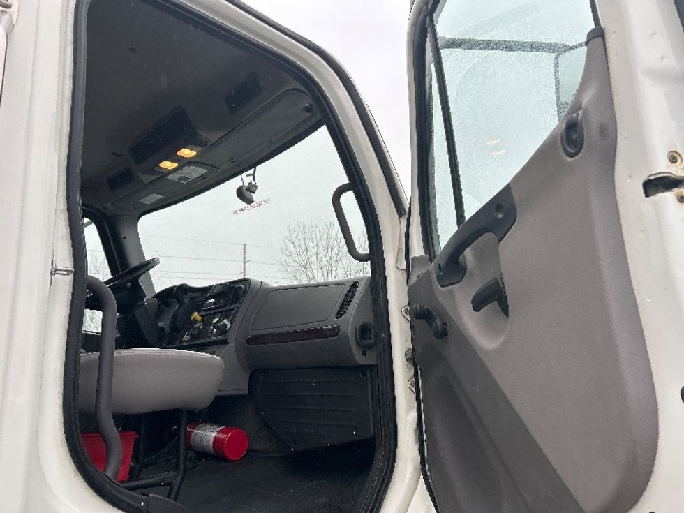 Medium Duty Box Truck-Light and Medium Duty Trucks-Freightliner-2022-M2-Davenport-IA-92,067\n\t\tmiles-$ 77,500 - Image 20