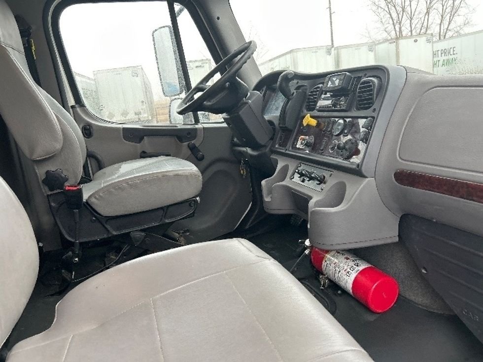 Medium Duty Box Truck-Light and Medium Duty Trucks-Freightliner-2022-M2-Davenport-IA-92,067\n\t\tmiles-$ 77,500 - Image 22