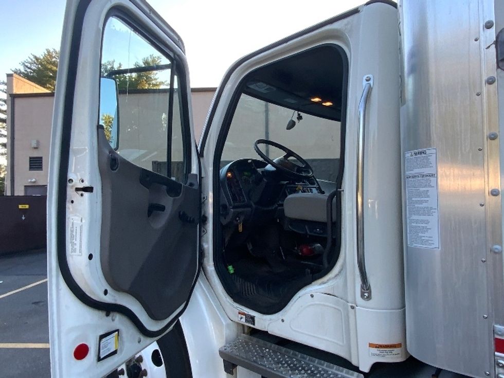 Medium Duty Box Truck-Light and Medium Duty Trucks-Freightliner-2022-M2-Dayton-NJ-217,959\n\t\tmiles-$ 57,750 - Image 16