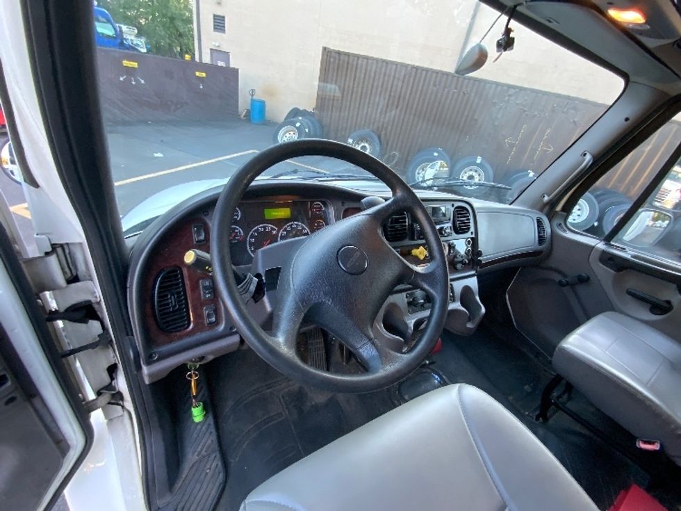 Medium Duty Box Truck-Light and Medium Duty Trucks-Freightliner-2022-M2-Dayton-NJ-217,959\n\t\tmiles-$ 57,750 - Image 17