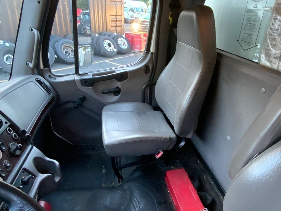 Medium Duty Box Truck-Light and Medium Duty Trucks-Freightliner-2022-M2-Dayton-NJ-217,959\n\t\tmiles-$ 57,750 - Image 19