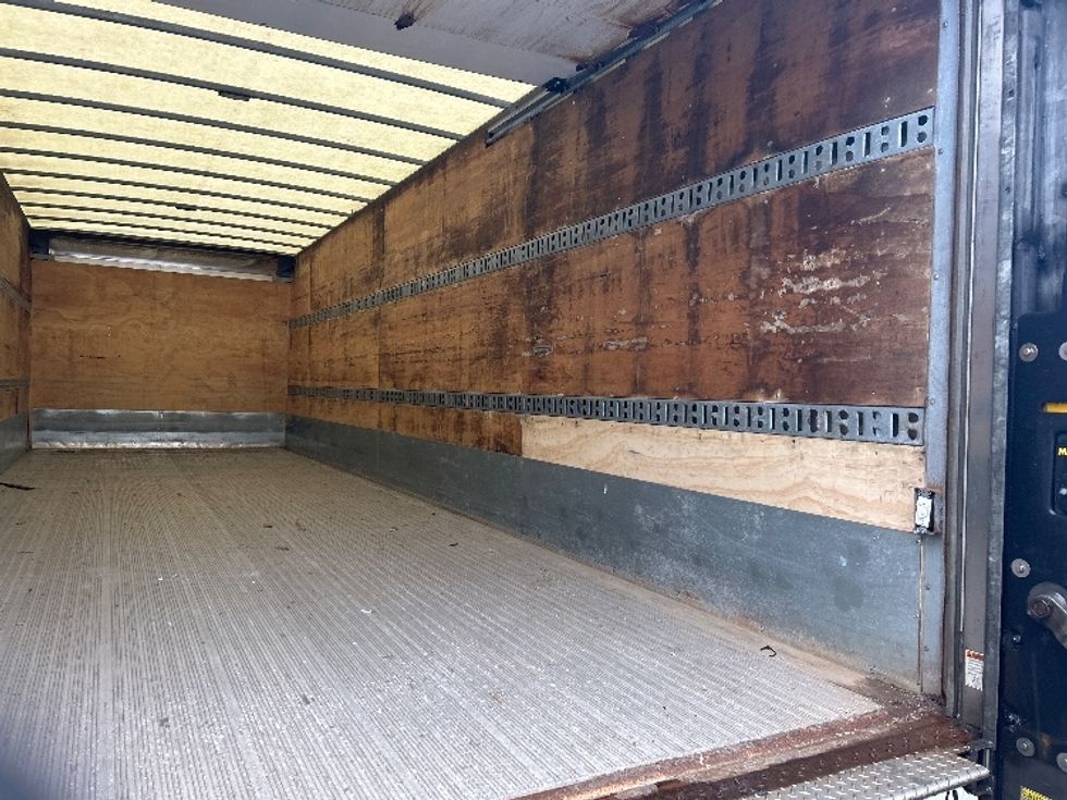 Medium Duty Box Truck-Light and Medium Duty Trucks-Freightliner-2022-M2-Delta-BC-234,866\n\t\tkm-$ 83,500 - Image 12