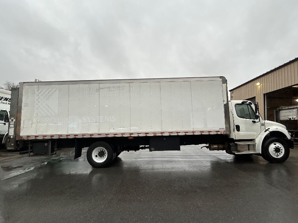 Medium Duty Box Truck-Light and Medium Duty Trucks-Freightliner-2022-M2-Delta-BC-234,866\n\t\tkm-$ 83,500 - Image 15