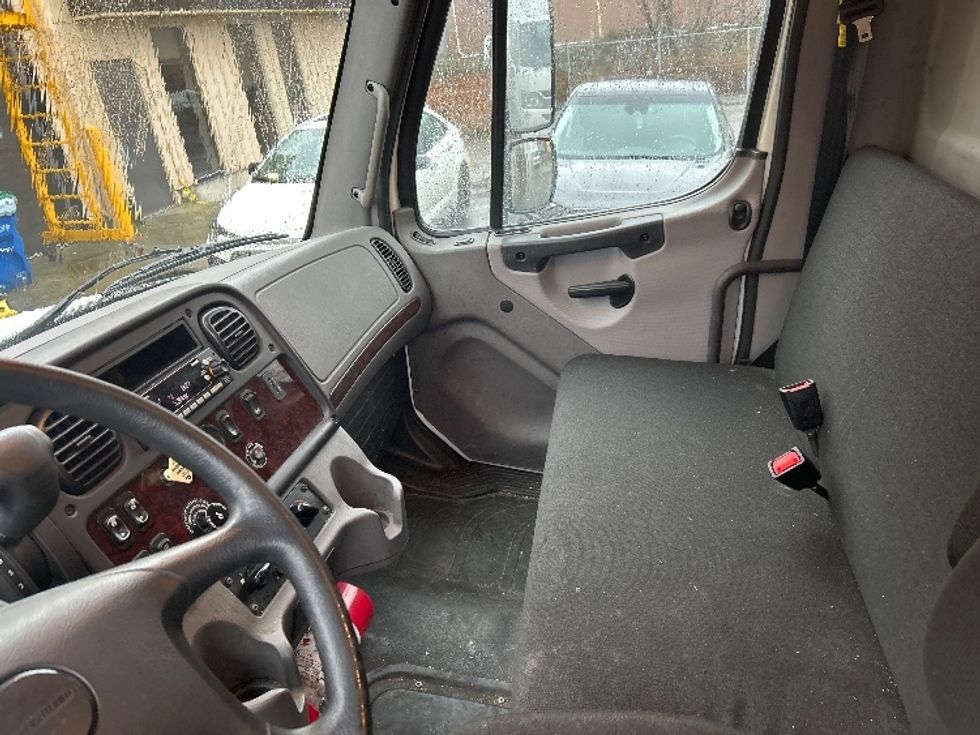 Medium Duty Box Truck-Light and Medium Duty Trucks-Freightliner-2022-M2-Delta-BC-234,866\n\t\tkm-$ 83,500 - Image 19